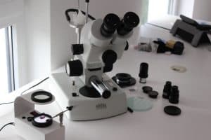 Gemmologisches Labor Edelsteinprüflabor Niedersachsen Mikroskop